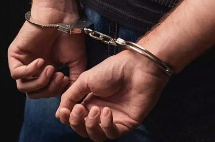 உபி :BIKE-ஐ தொட்டதால் பட்டியிலின மாணவனுக்கு நேர்ந்த சோகம்- வகுப்பறையில் பூட்டி கம்பியால் தாக்கிய ஆசிரியர்