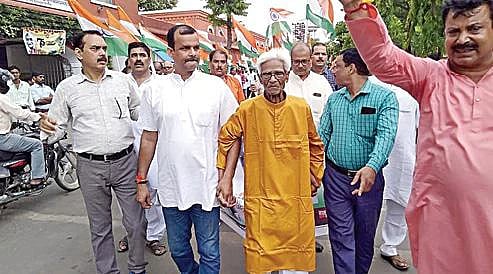 61-வது முறையாக பொதுச்செயலாளரான 106 வயது முதியவர்.. உ.பி. இரயில்வே சங்க தேர்தலில் வென்று அசத்தல் !