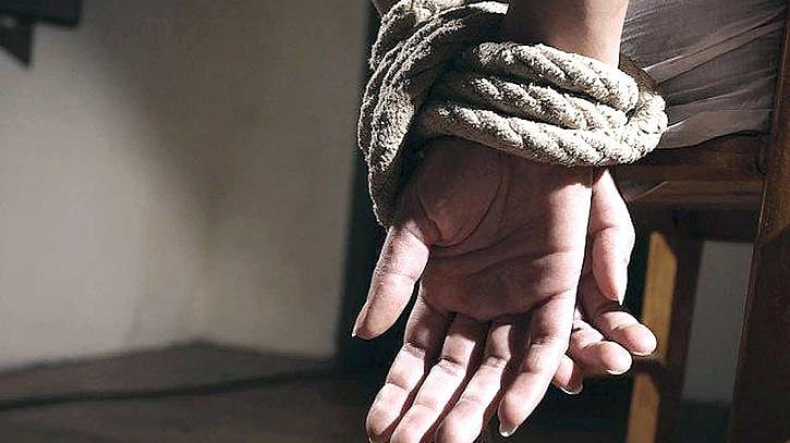 மும்பையில் கடத்தப்பட்ட சிறுமி.. உத்தரபிரதேசத்தில் மீட்ட தந்தை.. சினிமா பாணியில் நடந்த சுவாரஸ்ய சம்பவம் !