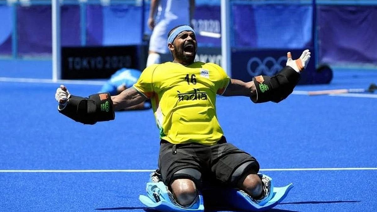 இந்திய ஒலிம்பிக் நாயகனுக்கு 'எக்ஸ்ட்ரா சார்ஜ்'  போட்ட விமான நிறுவனம்.. கொதித்தெழுந்த ரசிகர்கள் !