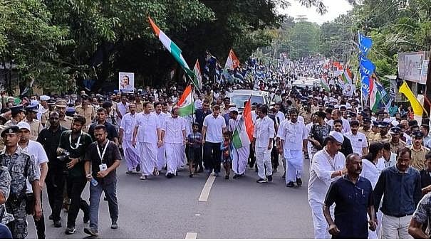 "ஒரு கப் சாயா குடிக்க வாங்க தலைவரே":அழைப்பை ஏற்று வீட்டிற்கு சென்று டீ குடித்த ராகுல் -திட்டமிடாத நிகழ்வு