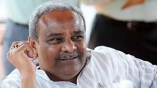 கர்நாடக உணவு துறை அமைச்சர் மாரடைப்பால் உயிரிழப்பு..8 முறை MLA-வாக இருந்தவருக்கு தலைவர்கள் இரங்கல் ! 