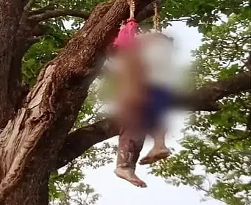 மரத்தில் தூக்கில் தொங்கியபடி மீட்கப்பட்ட சிறுமி.. கொலையா? உத்தரபிரதேசத்தில் தொடரும் கொடுமை !