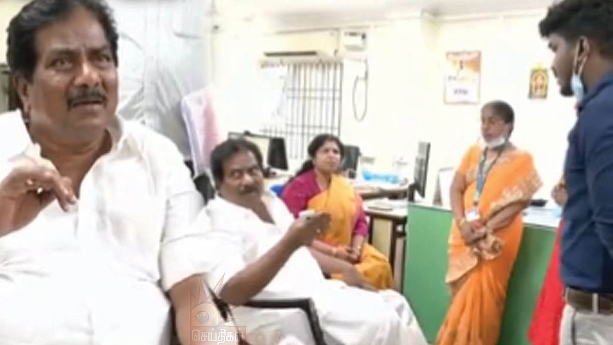 திடீர் ஆய்வு..  ஆவணங்களை முறையாக பராமரிக்காத 5 அதிகாரிகள் பணியிட மாற்றம்: அமைச்சர் மூர்த்தி அதிரடி!