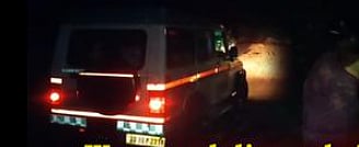 சாலையில் பெண்ணுக்கு பிரசவம்.. 2 கிலோ மீட்டர் பெற்ற குழந்தையை நடந்தே தூக்கி சென்ற தாய்: ஒடிசாவில் அவலம்!