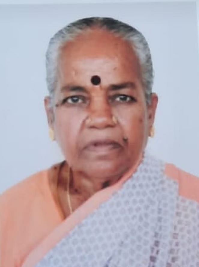 கைவிட்ட உறவினர்கள்.. அதிகாலையில் தாயின் சடலத்தை 3 கி.மீ வீல் சேரில் தள்ளி சென்ற மகன்.. திருச்சியில் சோகம்