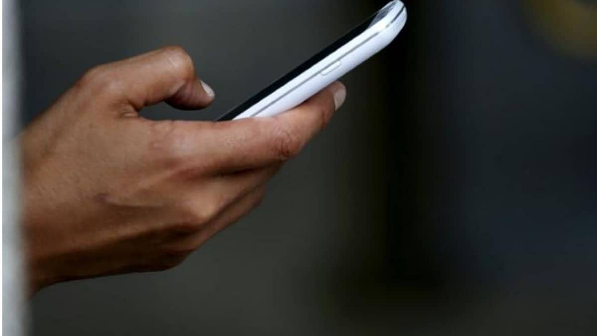 சார்ஜிங் செய்தபோது செல்போன் வெடித்து விபத்து..  8 மாத கைக்குழந்தைக்கு நேர்ந்த சோகம் !