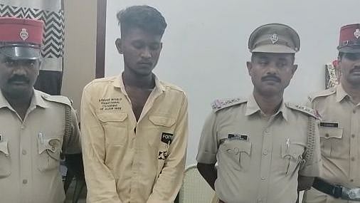 ரூ.50 ஆயிரம் பணத்திற்காக சிறுவனை கடத்திய வாலிபர்.. செல்லும் வழியில் பொதுமக்களிடம் சிக்கியது எப்படி?