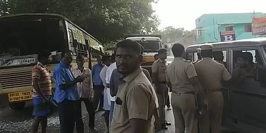 'வெளியே போ'.. பள்ளியை மூட சொன்ன பா.ஜ.க-வினரை விரட்டியடித்த பொதுமக்கள்!