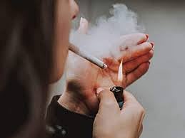 கேரளா : கழிவறையில் சிகரெட் பிடித்த பள்ளி மாணவிகள்.. ஜூனியர் சிறுமிக்கு மிரட்டல் விடுத்ததால் அதிர்ச்சி !