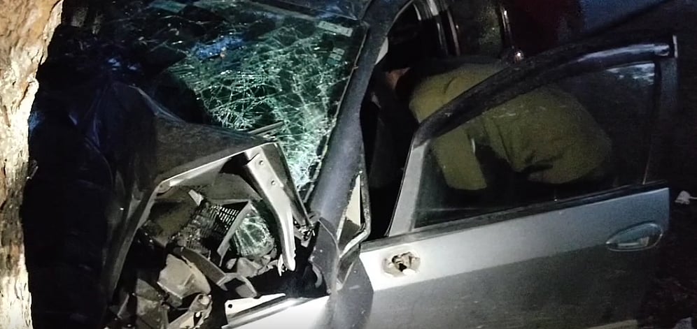 சாலை விபத்தில் கணவன், மனைவி உயிரிழப்பு.. மகள் கண்முன்னே நடந்த கொடூர சம்பவம்!