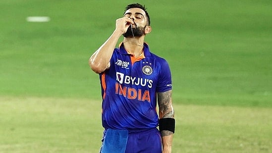 "விராட் கோலியை அவர் வழியில் விடுங்க,, டிஸ்டர்ப் செய்யாதீங்க" - BCCI-க்கு முன்னாள் வீரர் அறிவுரை !