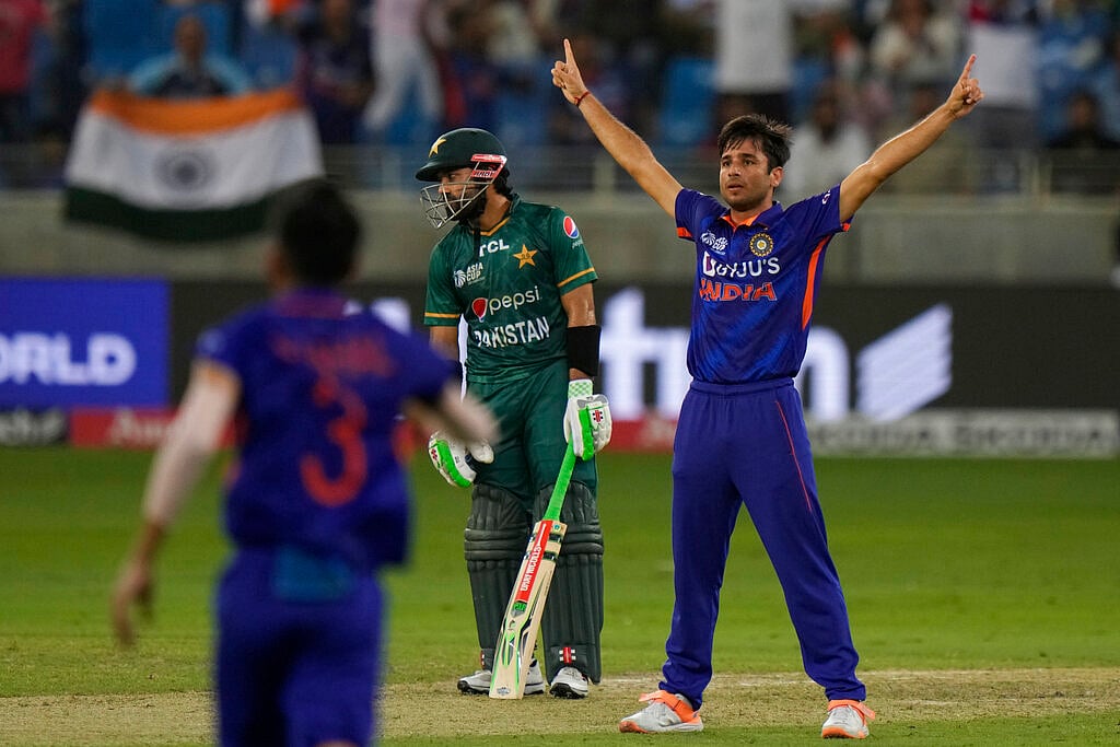 "சீனியர்களை விட இவர்தான் சிறப்பாக செயல்பட்டார்" - பாகிஸ்தான் போட்டி குறித்து கௌதம் கம்பீர் கருத்து !