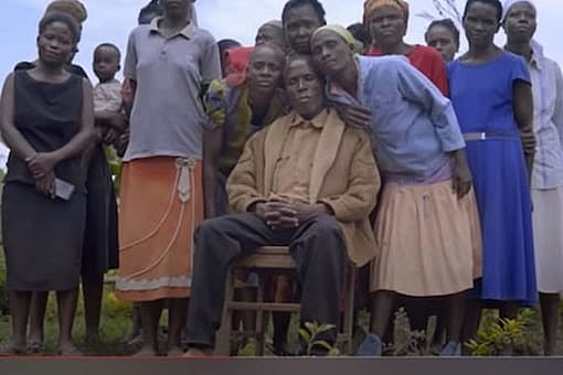 15 மனைவி, 107 குழந்தைகள்.. மினி கிராமத்தை பெற்று ஒரே வீட்டில் வளர்க்கும் தந்தை !