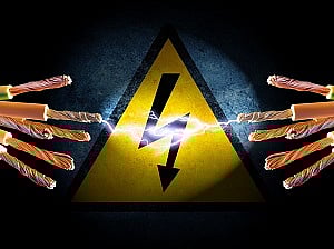 குளிக்க சுடுதண்ணீர் வைத்தபோது துயரம்..மின்சாரம் பாய்ந்து ஒரே இடத்தில் தாய்,மகளுக்கு நேர்ந்த சோகம் ! 