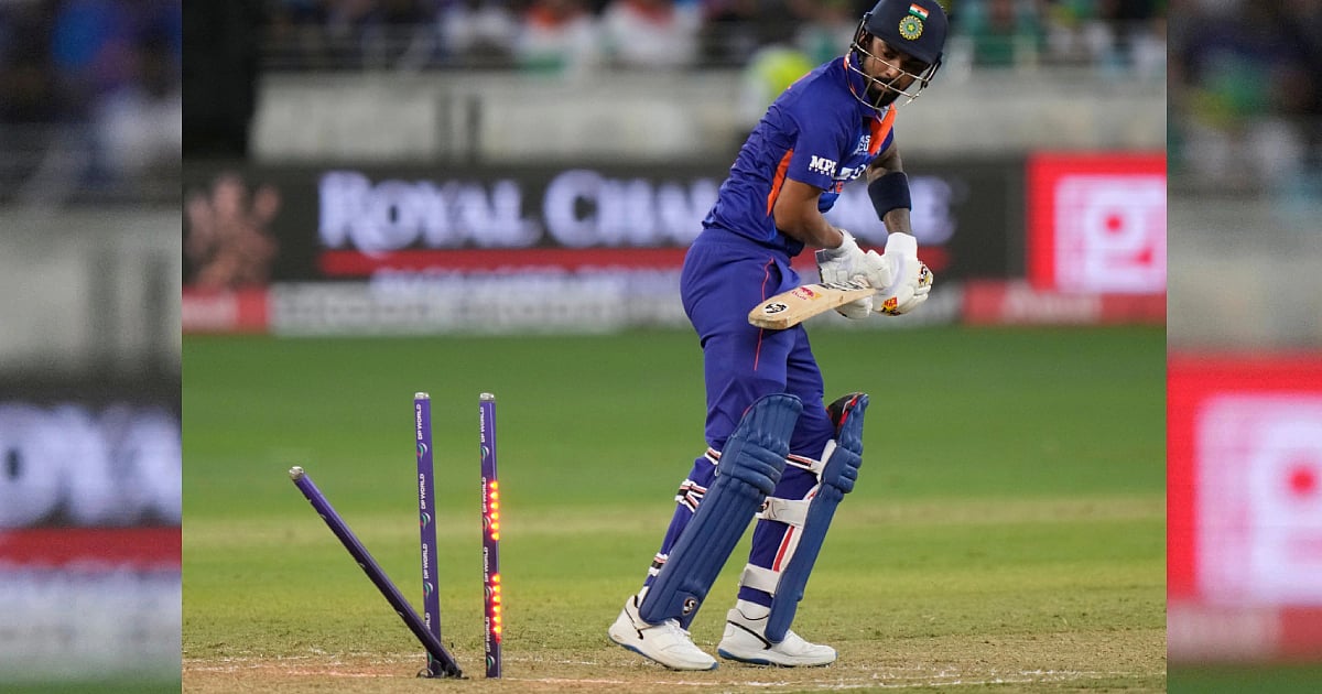 "இப்படியே ஆடினால் அணியை விட்டு தூக்கிவிடுவார்கள்"- இந்திய அணியின் முக்கிய வீரரை எச்சரித்த கவாஸ்கர் !