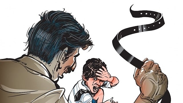 உபி :BIKE-ஐ தொட்டதால் பட்டியிலின மாணவனுக்கு நேர்ந்த சோகம்- வகுப்பறையில் பூட்டி கம்பியால் தாக்கிய ஆசிரியர்