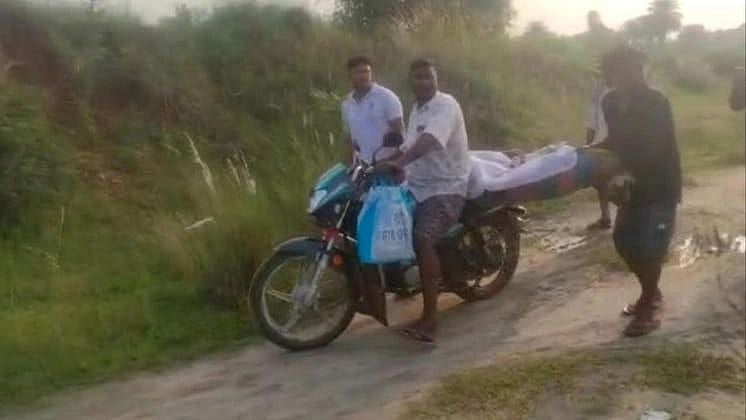 பட்டியல் சமூகத்தை சேர்ந்த மருத்துவர் தொட்ட உடலை வாங்க மறுத்த குடும்பம்: ஒடிசாவில் நடந்த தீண்டாமை கொடுமை!