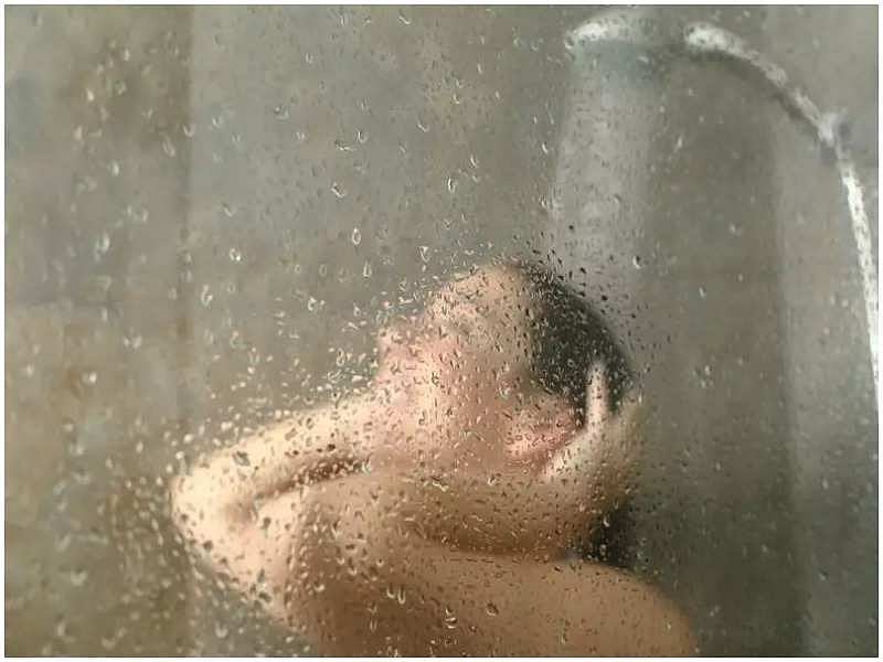 குளியல் வீடியோ எடுத்து மிரட்டல்.. பக்கத்து வீட்டுக்காரர் செயலால் பெண் அதிர்ச்சி -உபி-யில் அரங்கேறிய அவலம்