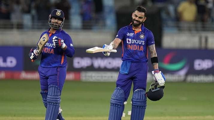 "அவர் நிச்சயம் ஓய்வு பெறவேண்டும்" - விராட் கோலிக்கு நெருக்கடி கொடுக்கும் பாகிஸ்தான் முன்னாள் வீரர்கள் .! 