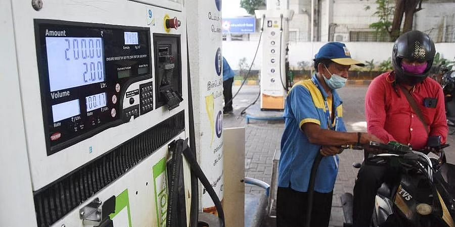 500 ரூபாய் பெட்ரோலால் 55 ஆயிரம் ரூபாய் இழந்த வாடிக்கையாளர்.. பெட்ரோல் பங்கில் நடந்த அதிர்ச்சி சம்பவம் !