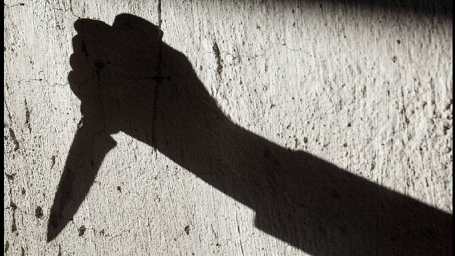 மும்பை : குழந்தையை தத்துக்கொடுக்க மறுத்த மனைவி.. ஆத்திரத்தில் குடும்பத்தோடு கணவர் செய்த கொடூரம் !