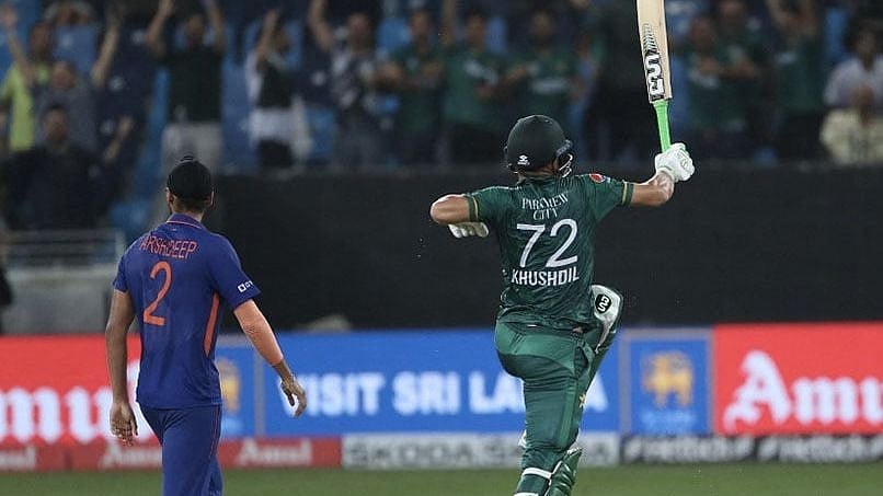 "உலகக்கோப்பைக்கு பாகிஸ்தான் பாசிட்டிவ் மனதில் செல்கிறது".. - எச்சரிக்கை விடுத்த பார்த்திவ் படேல் !