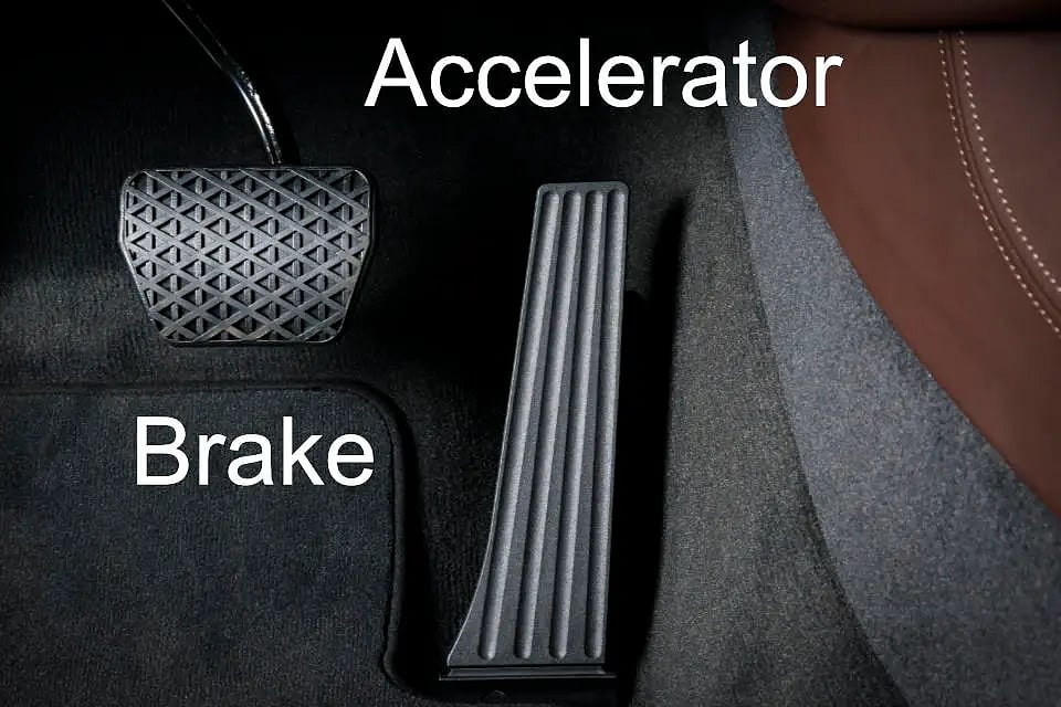 Iicence இல்லை,LLR இல்லை.. பிரேக்குக்கு பதில் க்ளெட்சை மிதித்த பெண்ணால் 19 வயது இளைஞருக்கு நேர்ந்த சோகம் !