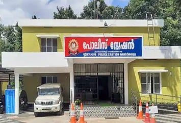 காவல்நிலையத்தில் அட்டகாசம் செய்த குரங்குகள்.. பாம்புகளை வைத்து தொல்லையை முடித்த போலிஸார்.. நடந்தது என்ன ?