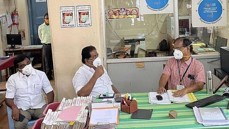 பதிவுத்துறையில் ரூ.8000 கோடி வருவாய்.. அடுத்தடுத்து பதிவுத்துறையில் சாதனை படைத்து வரும் தமிழ்நாடு அரசு!