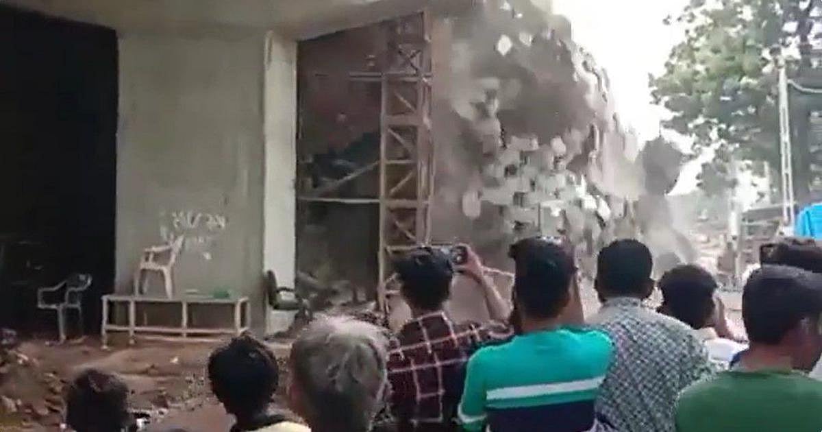 கட்டி முடிக்கும் முன்பே சீட்டுக்கட்டு போல இடிந்து விழுந்த பாலம்.. குஜராத்தில் அதிர்ச்சி ! 