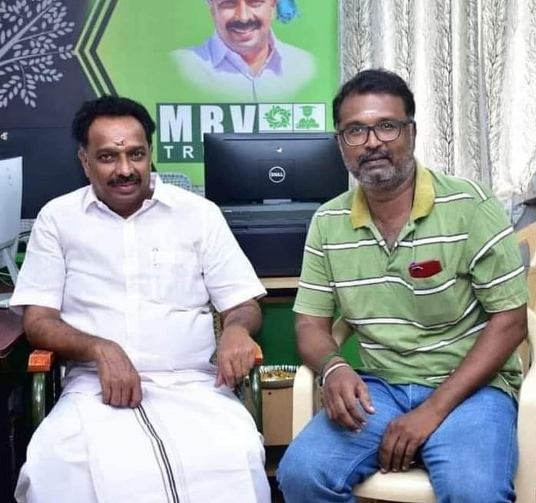 வேலை வாங்கித் தருவதாக ரூ.12 லட்சம் மோசடி.. அதிமுக தகவல் தொழில்நுட்ப பிரிவு நிர்வாகியை கைது செய்த போலிஸ்!