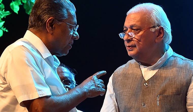"உங்கள் பேச்சை எல்லாம் கேட்க முடியாது" - கேரள ஆளுநரின் உத்தரவை மறுத்த பல்கலைக்கழக துணை வேந்தர்கள் !
