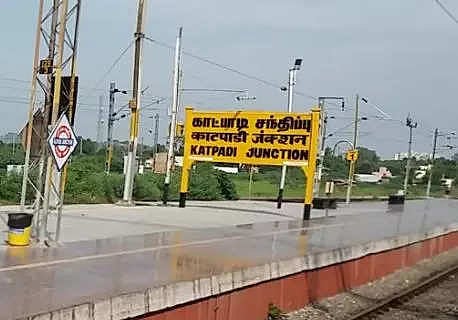 ரயிலில் தவறவிட்ட மாணவியின் லேப்டாப்.. 4 மணி நேரத்திலேயே மீட்டு ஒப்படைத்த ரயில்வே  போலிஸ்!