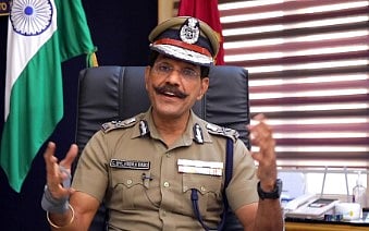 தூத்துக்குடி துப்பாக்கிச்சூடு.. 4 காவலர்கள் சஸ்பெண்ட் :  நடவடிக்கை எடுக்க துவங்கிய தமிழ்நாடு அரசு!