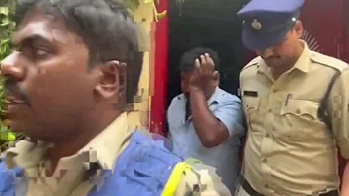 LKG குழந்தைக்கு முத்தம் கொடுத்து பாலியல் தொல்லை.. பள்ளியின் கார் ஓட்டுநரை கைது செய்த தெலங்கானா போலிஸ்!