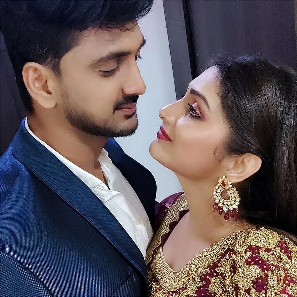 சின்னத்திரை கணவர்-மனைவி பஞ்சாயத்து.. கர்ப்பிணியை தள்ளிவிட்டாரா நடிகர் ? -நடந்தது என்ன ?