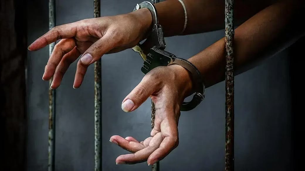 நாய் குட்டியை பாலியல் வன்கொடுமை செய்த டெலிவரி BOY.. வைரலான வீடியோ.. மும்பையில் அதிர்ச்சி !