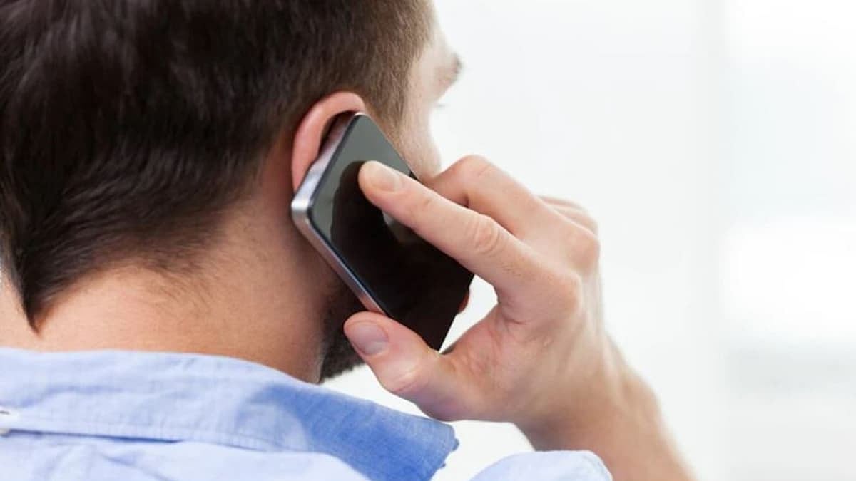 இனி போன் வந்தால் 'ஹலோ' என்று கூறக்கூடாது..'வந்தே மாதரம்' என்றுதான் கூறவேண்டும் -மஹாராஷ்டிர அரசு உத்தரவு !