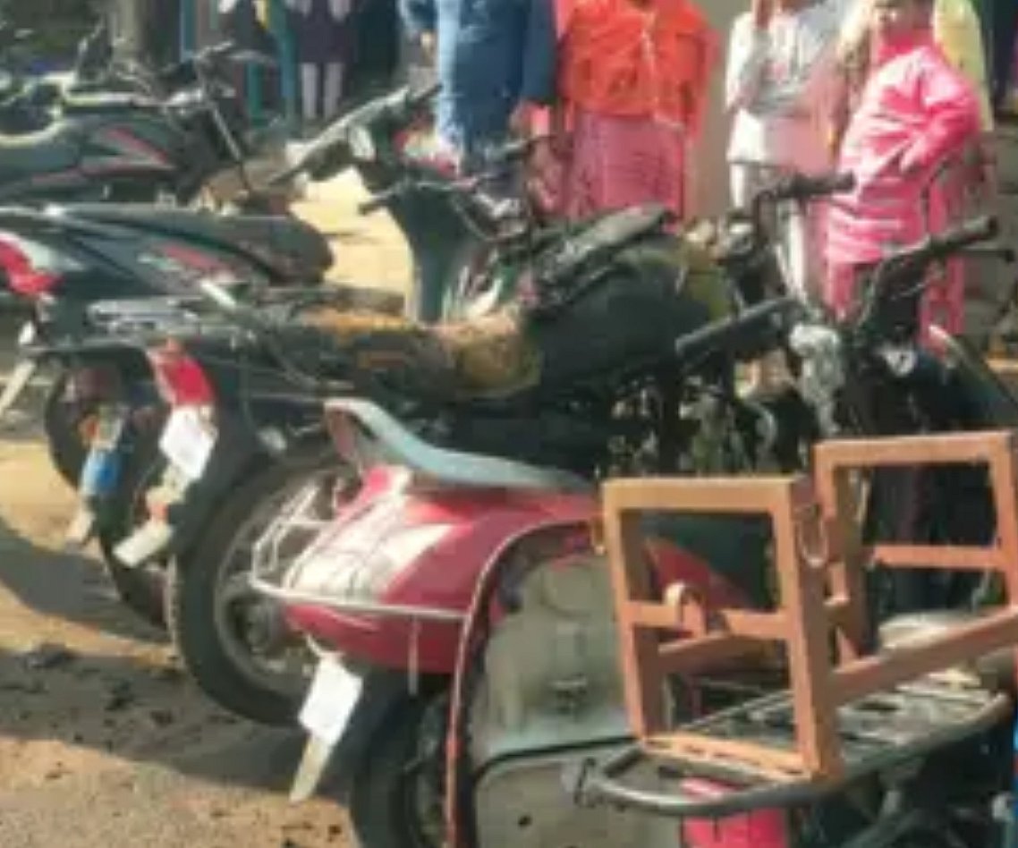 'ஒரே ஒரு தீப்பொறி.. 5 வண்டி க்ளோஸ்..' சென்னையில் தீபஒளியின்போது வெடி வெடித்ததால் நிகழ்ந்த சோகம் !