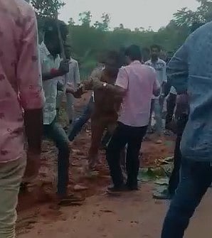 கம்பளி விற்பதுபோல் கைவரிசை.. பெண்ணிடம் செயின் பறித்துவிட்டு தப்பியபோது விபத்தில் சிக்கிய கொள்ளையர்கள்!