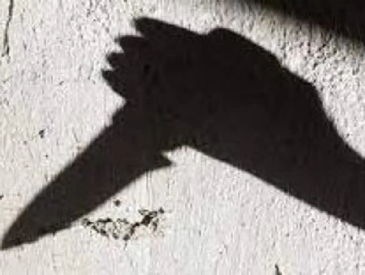 கண்ணாடி பாட்டிலில் பட்டாசு வெடித்த சிறுவன்.. தட்டிக்கேட்ட இளைஞருக்கு நேர்ந்த கதி.. மும்பையில் கொடூரம் !