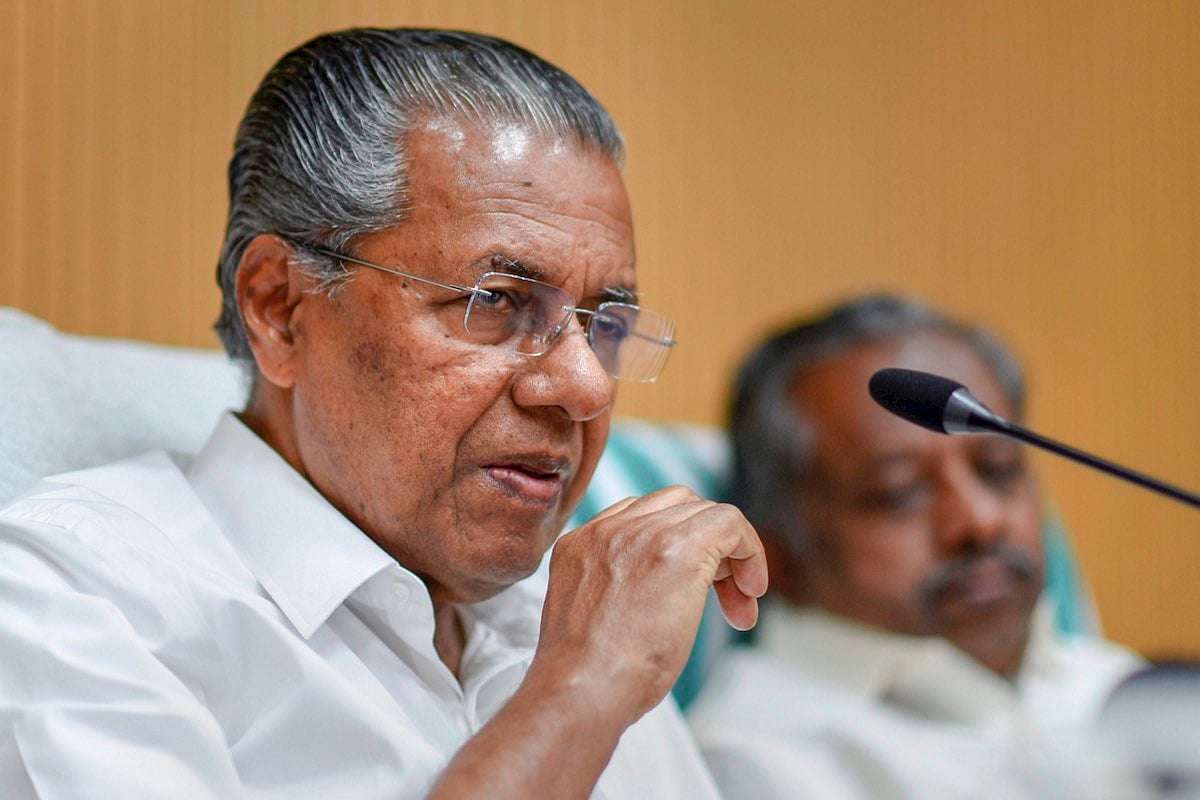 "உங்கள் பேச்சை எல்லாம் கேட்க முடியாது" - கேரள ஆளுநரின் உத்தரவை மறுத்த பல்கலைக்கழக துணை வேந்தர்கள் !
