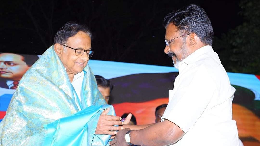 “சனாதனத்தை ஒழிக்கும் போராட்டத்திற்கு தயார்”: மேடையில் அடித்து சொன்ன ப.சிதம்பரம் - நெகிழ்ந்த திருமாவளவன் !