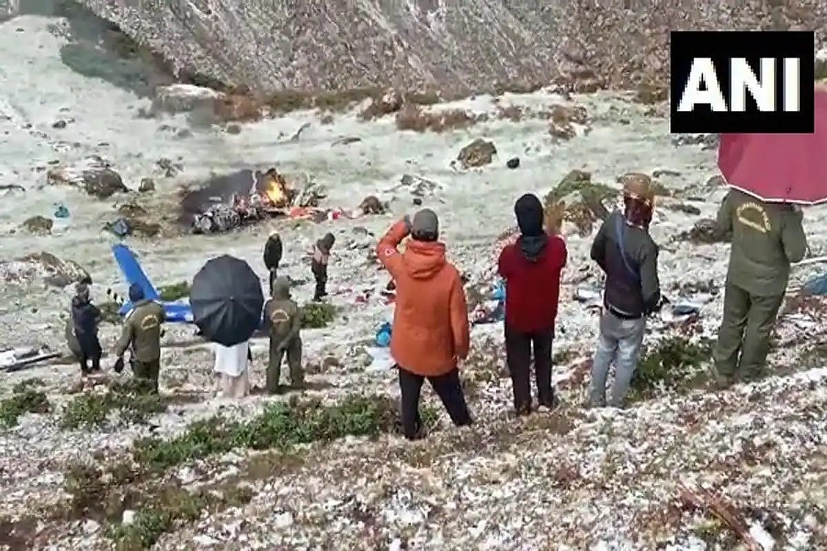 கேதார்நாத் ஹெலிகாப்டர் விபத்து.. உயிரிழந்தவர்களில் 3 பேர் தமிழர்கள்.. - உத்தரகாண்ட் காவல்துறை தகவல் !