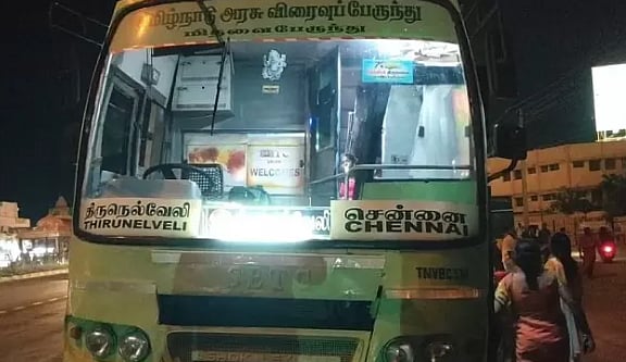 சொந்த ஊருக்குச் செல்லும்போது நடந்த துயரம்..  மாரடைப்பு ஏற்பட்டு பேருந்திலேயே உயிர்விட்ட பயணி!