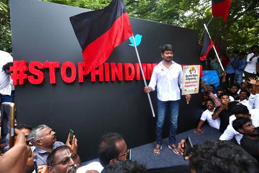 “ஆளுங்கட்சியாக இருந்தாலும் பின்வாங்க மாட்டோம்..” : இந்தி திணிப்புக்கு எதிராக உதயநிதி ஸ்டாலின் ஆவேசம்!