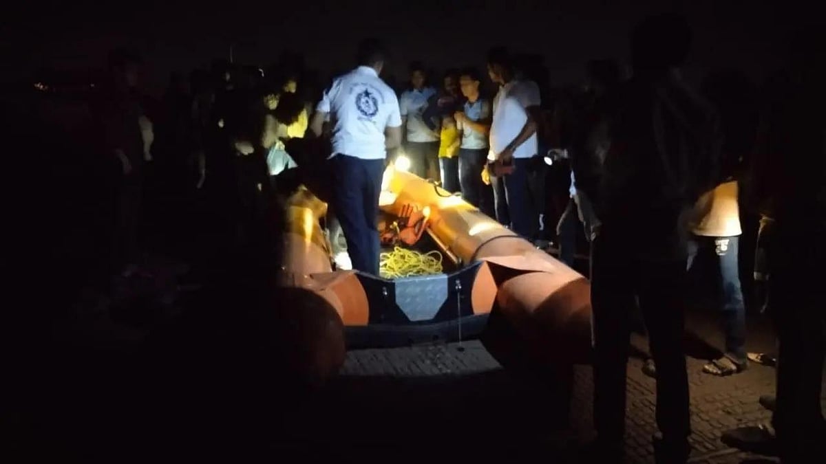 தொடரும் SELFIE மோகம்.. ஆற்றங்கரையில் நின்று போட்டோ.. தவறி விழுந்த சகோதரிகளுக்கு நேர்ந்த சோகம் !