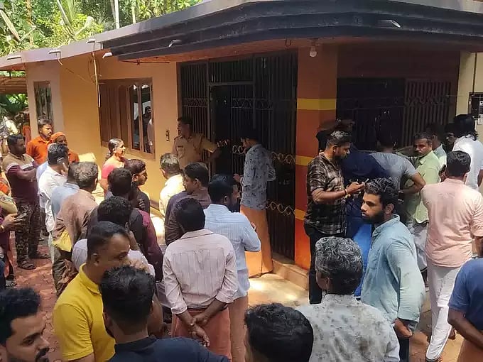 காதலை ஏற்க மறுத்ததால் ஆத்திரம்.. இளம்பெண்ணுக்கு இளைஞர் செய்த கொடூரம்.. கேரளாவில் அதிர்ச்சி !