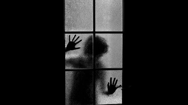 பூஜைக்கான ஆப்பிளை சாப்பிட்ட சிறுவன்.. கொடூரமாக தாக்கிய ஆசிரியர்.. இறுதியில் சிறுவனுக்கு நேர்ந்த சோகம் ! 